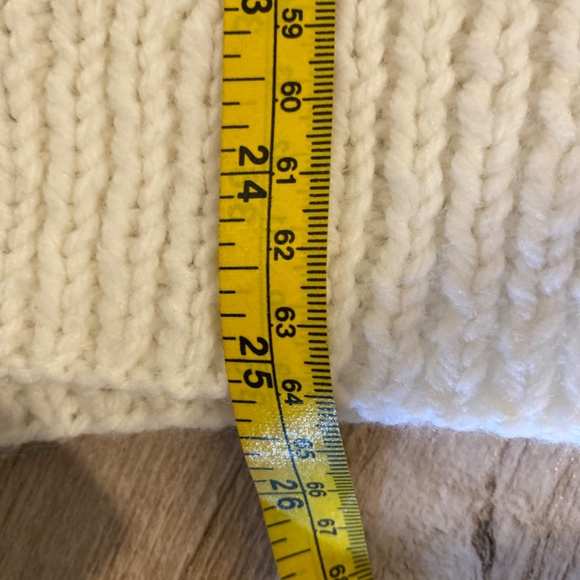 Vintage Cowichan-Style Hand-Knit Cardigan – Women’s S – Bold Wolf Motif - Picture 9 of 9